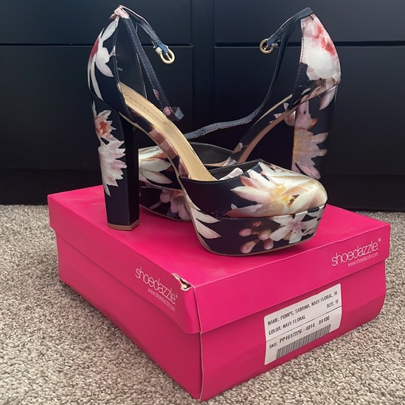 Shoe Dazzle Navy Heels - Picture 6 of 8